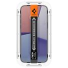 Защитное стекло с установочной формой Spigen GLAS.tR EZ FIT HD для iPhone 15 - фото 4