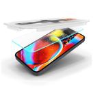 Глянцевое защитное стекло Spigen GLAS.tR EZ Fit для iPhone 13, 13 Pro, 14 и 16e (2 шт.) (дизайн 2021) - фото 5