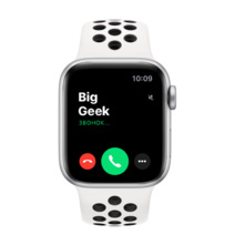 Apple Watch Series SE Nike+ GPS 40mm, корпус из алюминия серебристого цвета, спортивный ремешок (Sport Band) чёрного цвета (2022)
