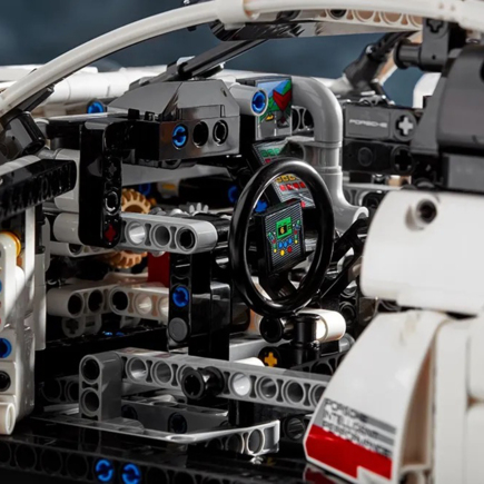 Автомобиль Porsche 911 RSR LEGO Technic (#42096) - фото 2