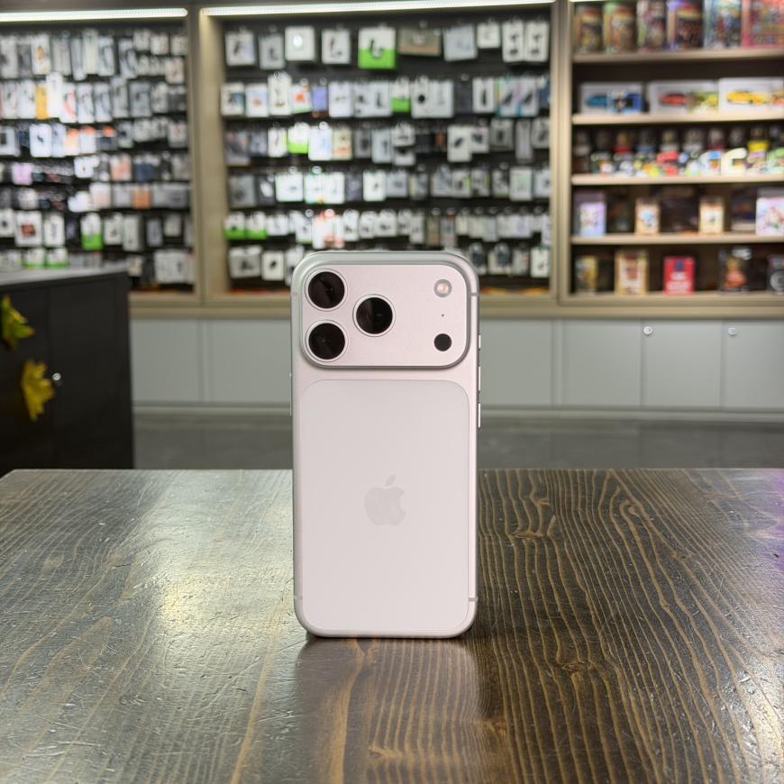 [Уценённый] Смартфон Apple iPhone 17 Pro 256 ГБ (Серебристый | Silver) (nano-SIM и eSIM)