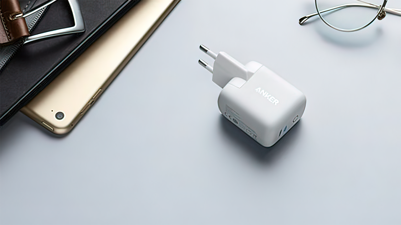 Сетевое зарядное устройство Anker PowerPort III mini мощностью 30 Вт (USB-C)