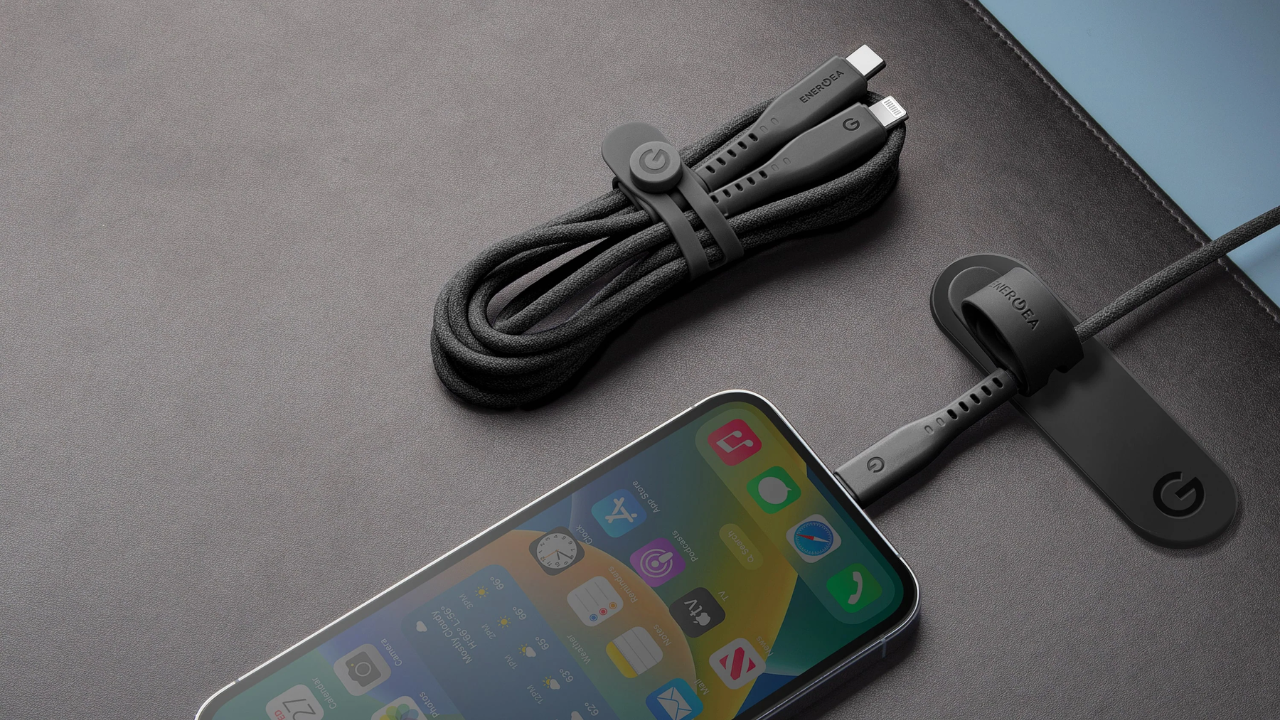 Кабель с тканевой оплёткой и ремешком-органайзером Energea Flow USB-C —  Lightning (1,5 м)