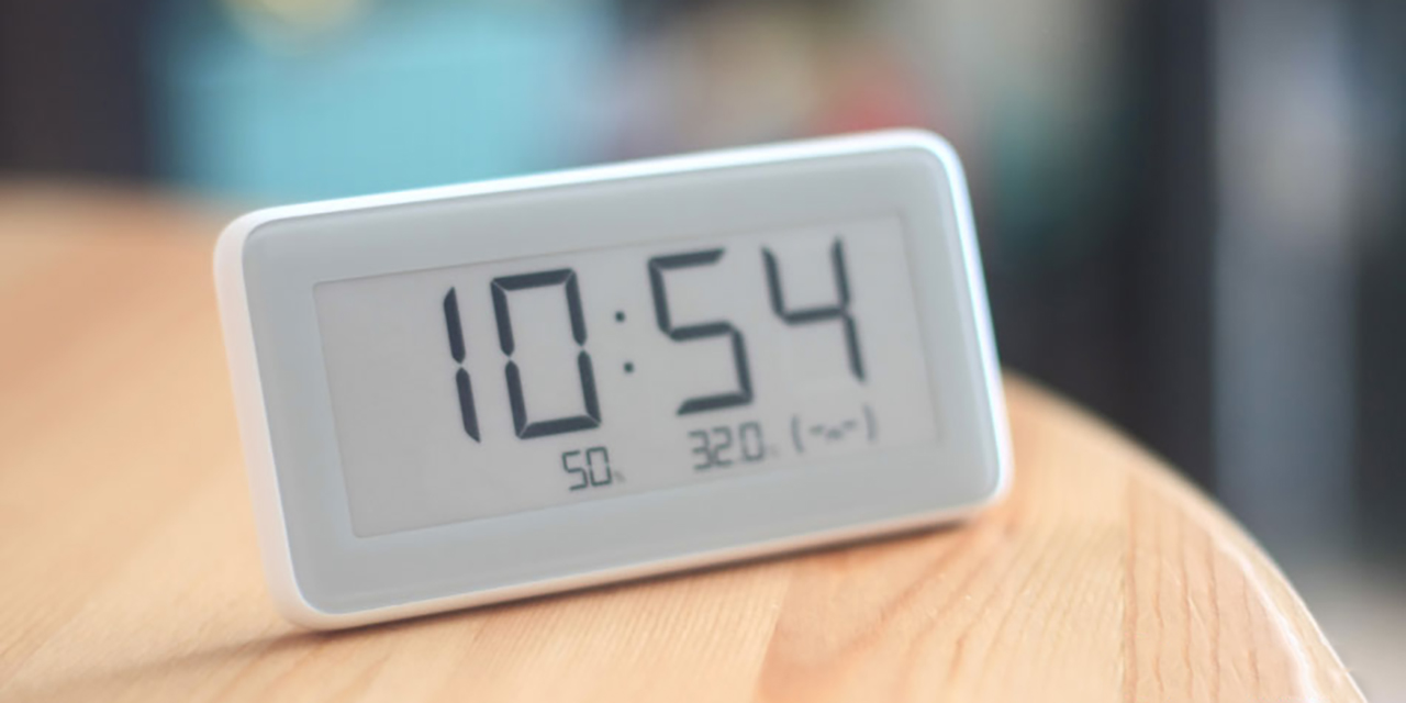 Часы датчик xiaomi. Сяоми часы метеостанция. Часы Xiaomi e-Ink. Термогигрометр с часами Xiaomi Smart Clock temperature and humidity Meter (mho-c303). Часы с e Ink дисплеем Xiaomi.